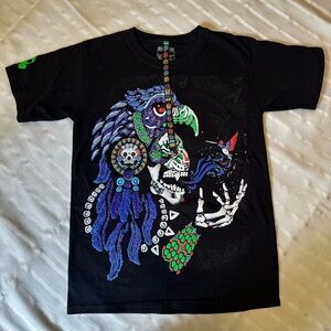 Esquizo Tee with Vibrant Skull and Bird Design